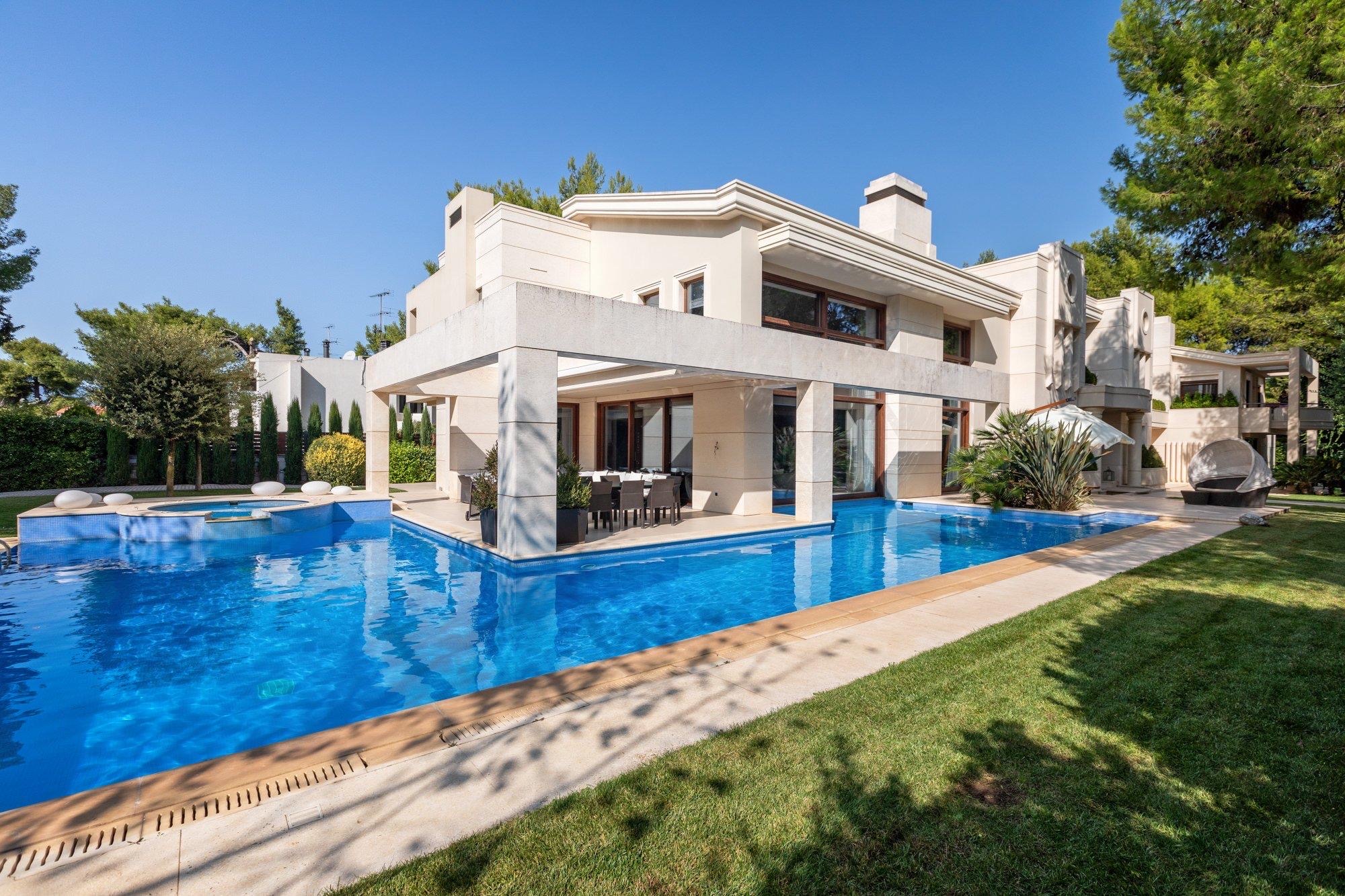Exclusive Contemporary Luxury Villa with Infinity-Style Pool & Premium Outdoor Living