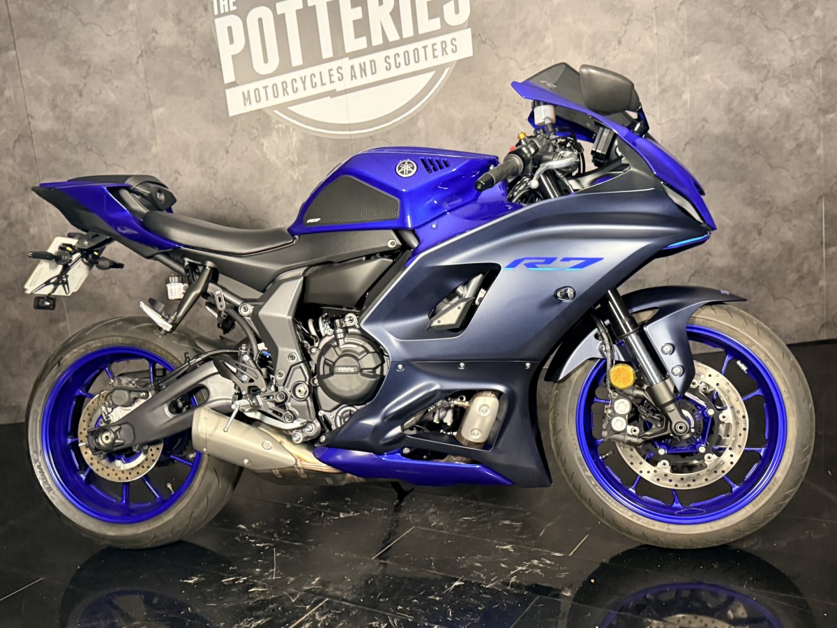 YAMAHA YZF R7 (YZF690) in Nicosia