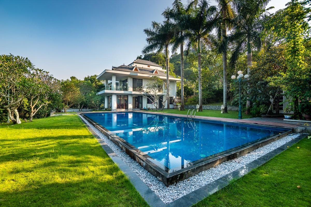Luxury Modern Villa with Private Pool & Landscaped Gardens