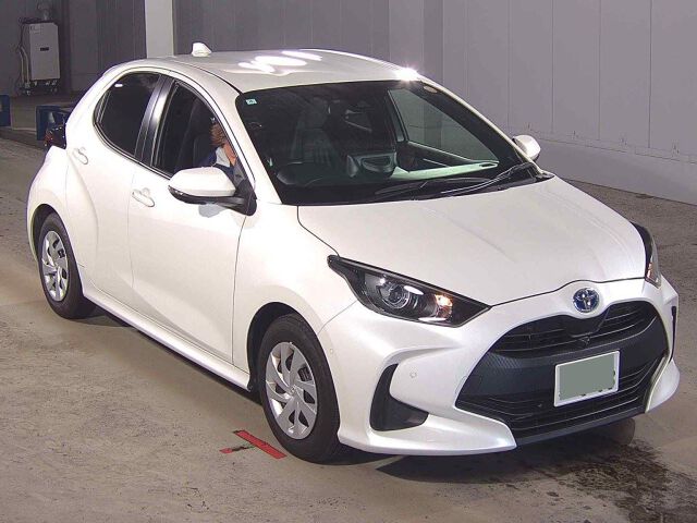 2022 Toyota Yaris — Toyota Yaris 2022 Hybrid 1.5 Automatic Hatchback in Excellent Condition in Nicosia