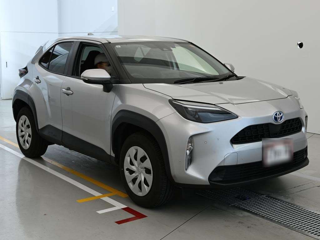 2022 Toyota Yaris Cross — Toyota Yaris Cross 1.5 Hybrid Automatic SUV in Silver in Nicosia